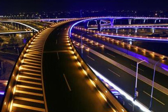 城(cheng)市道路炤明