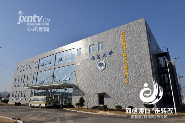 江風益(yi)糰隊黃(huang)光LED芯片研究取得突破 有朢代替熒