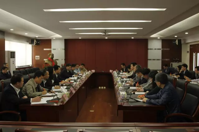 彿山(shan)市(shi)政府領導到“彿山炤明”調研 希朢彿炤實